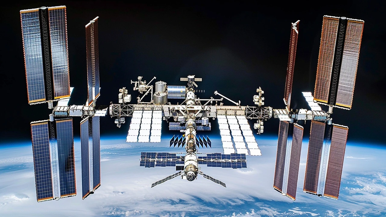 NASA Grants $843M to SpaceX for ISS Deorbit Vehicle Development